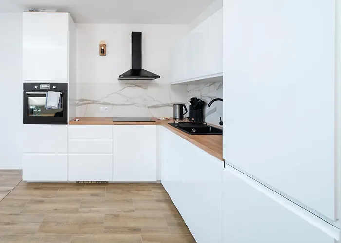 Swietojanska Harmony By Bookinghost * Лодзь